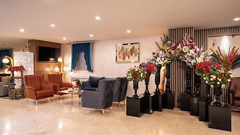 Grand Ani Hotel