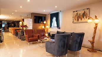 Grand Ani Hotel