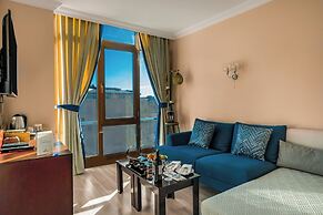 Grand Ani Hotel