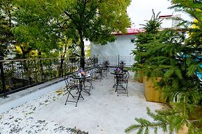 Grand Ani Hotel