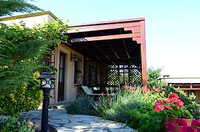 Ada Bacchus Hotel