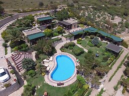 Ada Bacchus Hotel