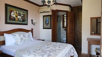 Ada Bacchus Hotel