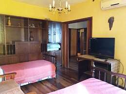 El Cedro Apartments