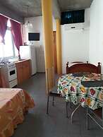 El Cedro Apartments