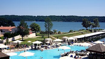 Shangri-La Resort