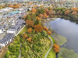Hidden Lake Hotel and Apartments