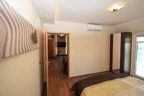 Arpad Bridge Apartments