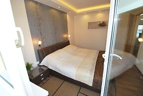 Arpad Bridge Apartments