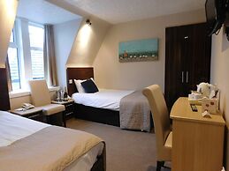 Cullen Bay Hotel