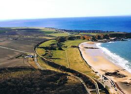 Cullen Bay Hotel