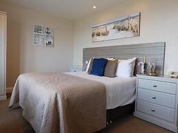 Cullen Bay Hotel