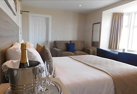 Cullen Bay Hotel