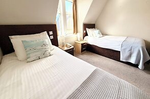 Cullen Bay Hotel
