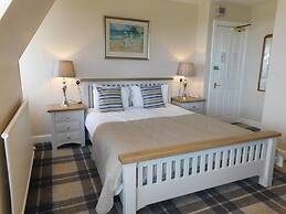 Cullen Bay Hotel