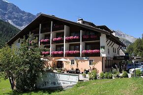 Alpina Mountain Resort