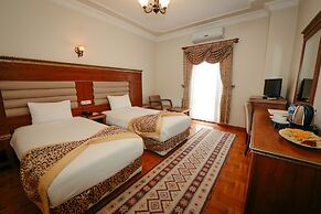 Yay Grand Hotel