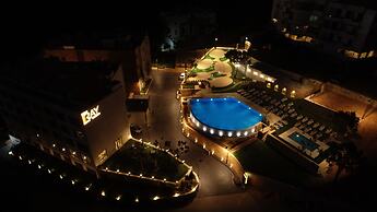 The Ray Hotel & Studios