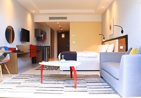 The Ray Hotel & Studios