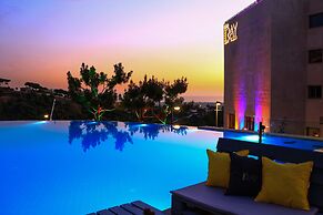 The Ray Hotel & Studios