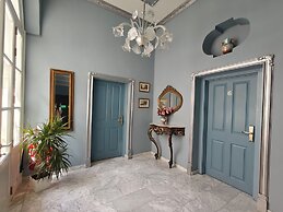 Julina Boutique Living