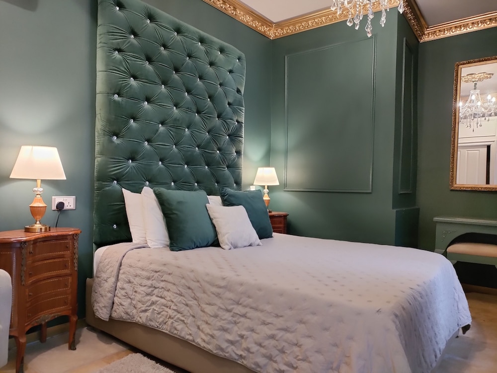 Julina Boutique Living