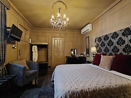Julina Boutique Living
