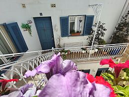 Julina Boutique Living
