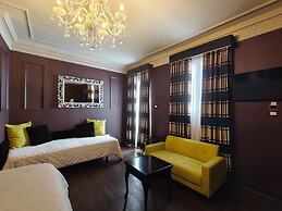 Julina Boutique Living