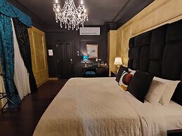 Julina Boutique Living