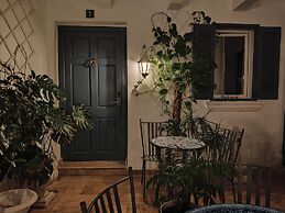 Julina Boutique Living