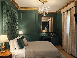 Julina Boutique Living