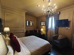 Julina Boutique Living