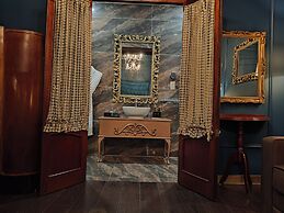 Julina Boutique Living
