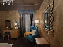 Julina Boutique Living