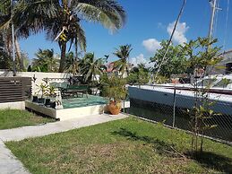 Modern 1 Bed Apartment in Belize City