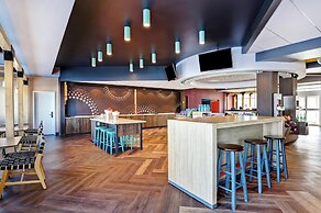 TRU BY Hilton Edmonton Windermere