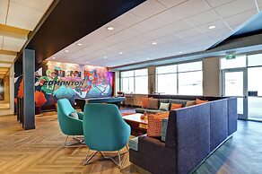 TRU BY Hilton Edmonton Windermere