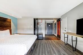 TRU BY Hilton Edmonton Windermere