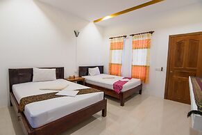 Golden Ganesha Villa - Hostel