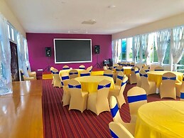 Gold Hotel
