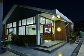 Gold Hotel