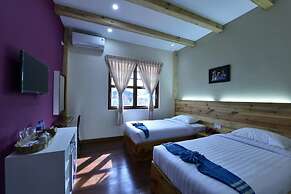 Gold Hotel