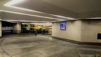 PJ8 Service Suite Pool View
