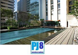 PJ8 Service Suite Pool View