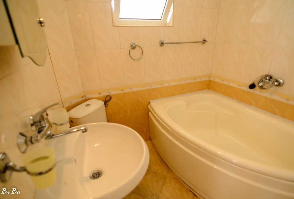 Dom Mladenovi B&B
