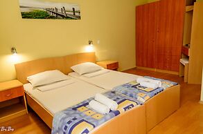 Dom Mladenovi B&B
