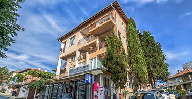 Dom Mladenovi B&B