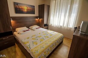 Dom Mladenovi B&B