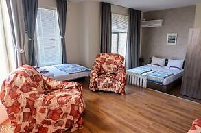 Dom Mladenovi B&B